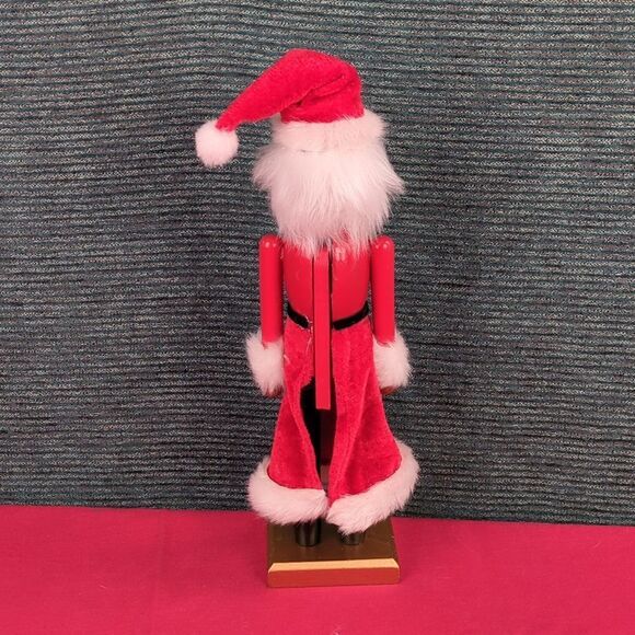 Mrs. Claus Nutcracker! - Picture 7 of 9